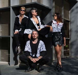 kimono en positivo y negativo de el print de animación en blanco y negro